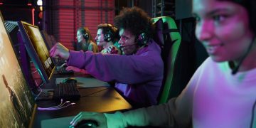 Why Custom-Built PCs Are Gaining Popularity Among Gamers and CreatorsIntroduction